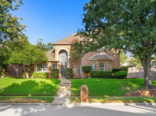 8212 Hallmark Dr, North Richland Hills, TX 76182