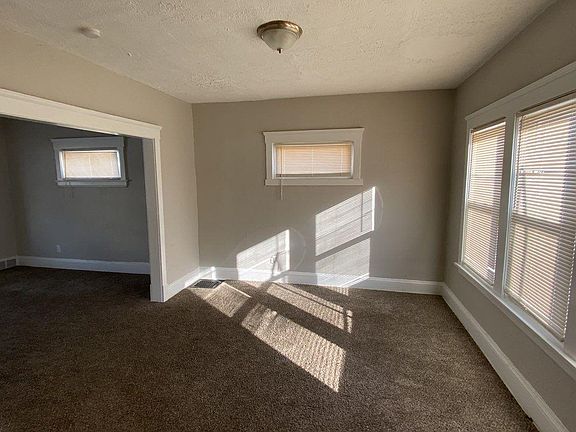 4th image of 10812 Greenlawn Ave
