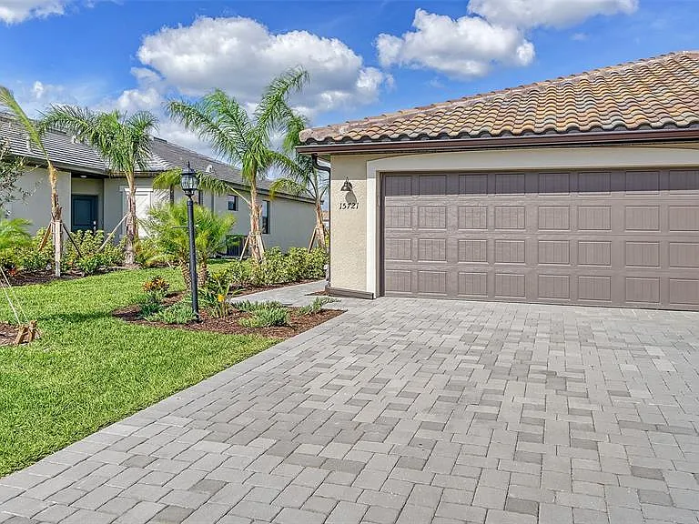 15721 Sunny Day Dr — Photo 1