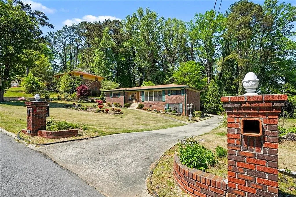 Woodhill Ln, Atlanta — Photo 3