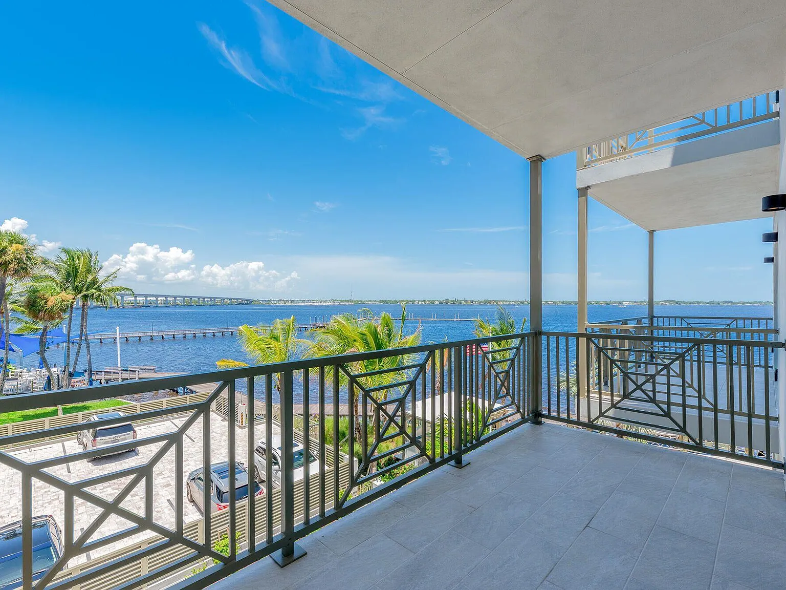 1 bed, 1.5 bath, 909 sqft, $4,900 — Photo 1