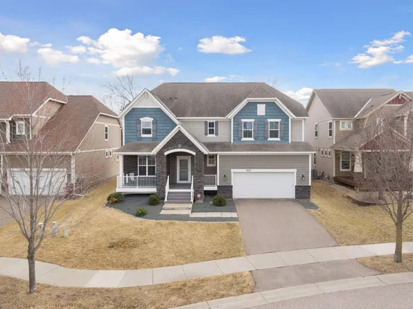 1047 Rosemary Cir, Chaska, MN 55318