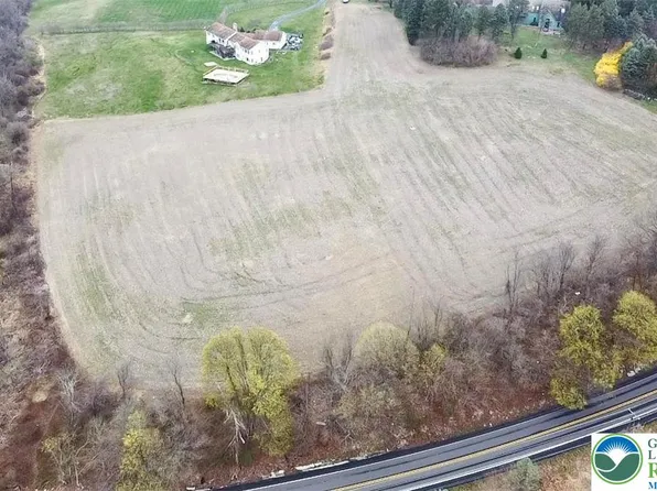 Blue Mountain Dr, Walnutport, PA 18088