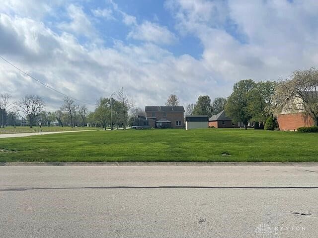 2nd image of 2 Edgewood Dr
