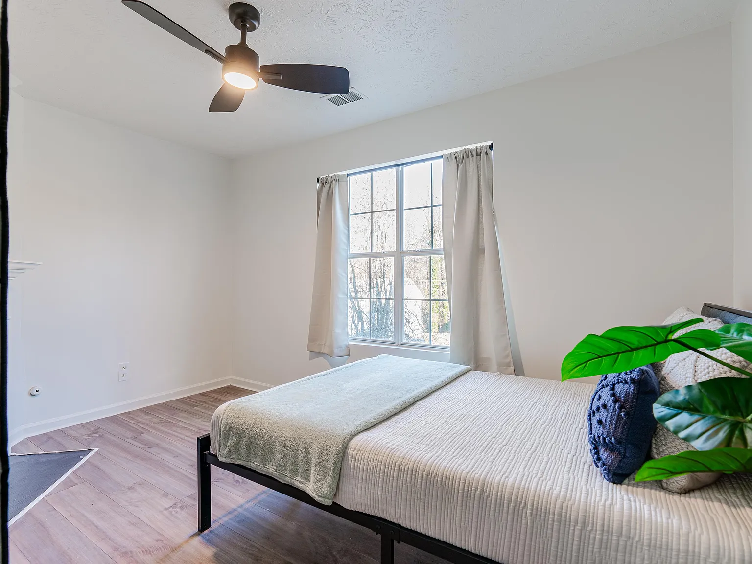 4 bed, 3.0 bath, 1456 sqft, $719 — Photo 1
