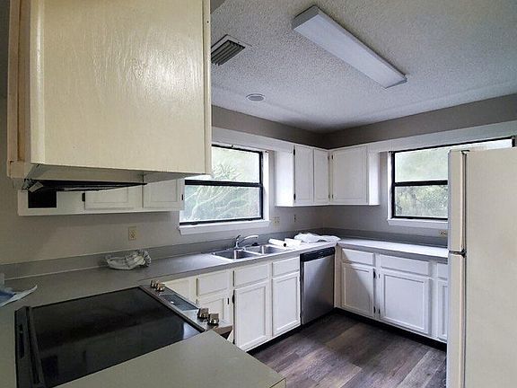 2nd image of 2418 1st Ave