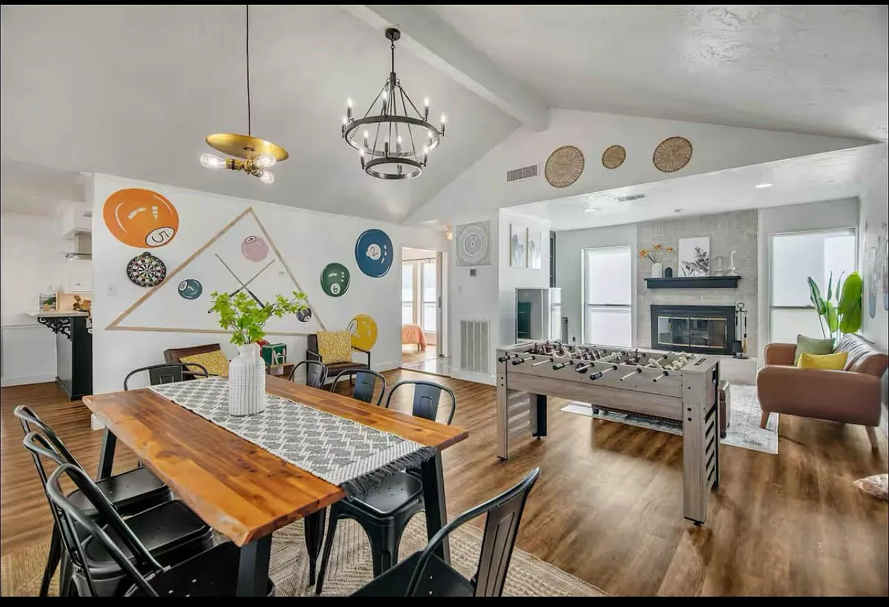 3 bed, 2.0 bath, 1820 sqft, $2,399 — Photo 2