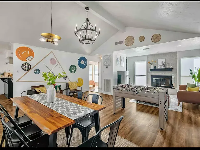 3107 Cherry Creek Dr — Photo 2