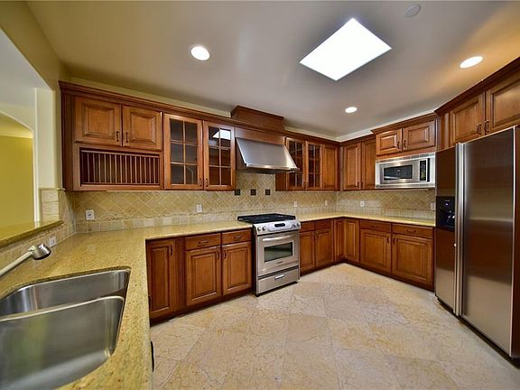 2nd image of 1821 Fairburn Ave APT 403