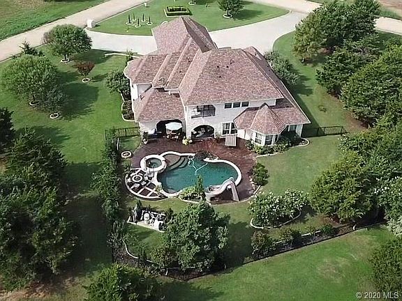 4th image of 3306 Castle Ct