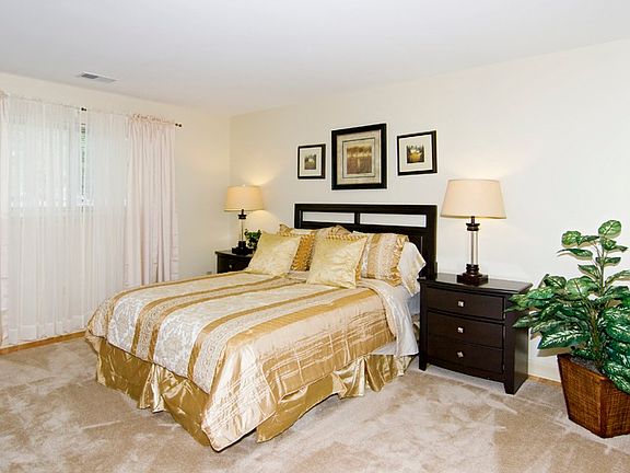 4th image of 310 Stevens Cir APT 1B