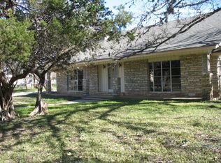 152 E Hilltop Dr, Kerrville, TX 78028
