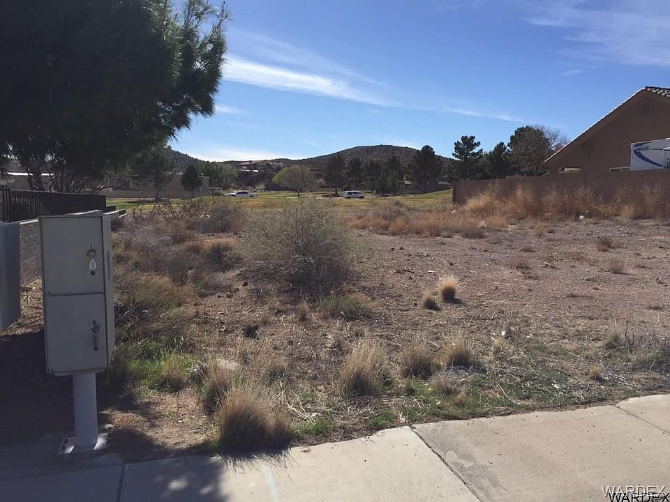 1st image of 925 Country Club Dr