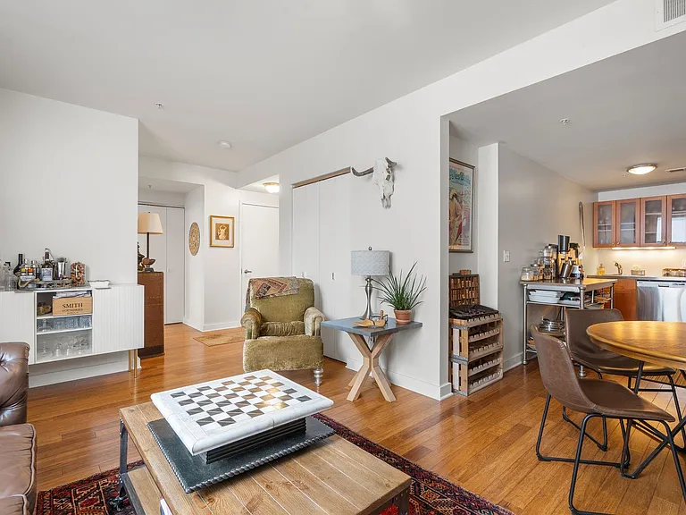 222 Montgomery St #3H — Photo 12