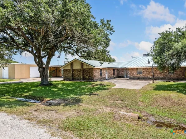 181 Pecan Dr, Port Lavaca, TX 77979