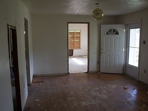 2nd image of 503 Viking St