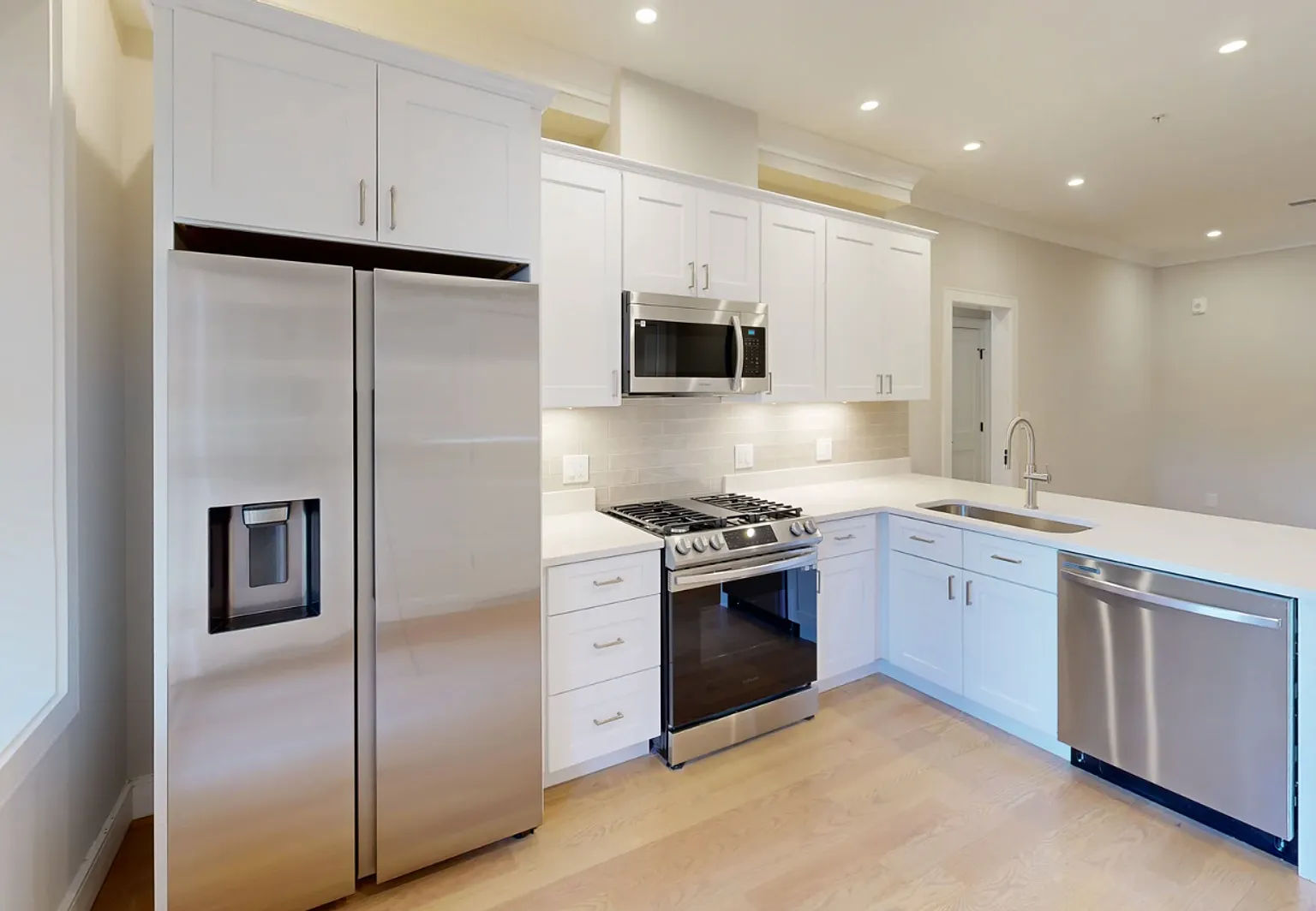 9/1 No Fee + Free Rent! Renovated 3BR near Green Line, BU — Photo 1