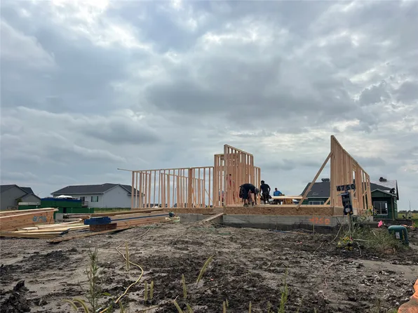 4750 177th St, Urbandale, IA 50263