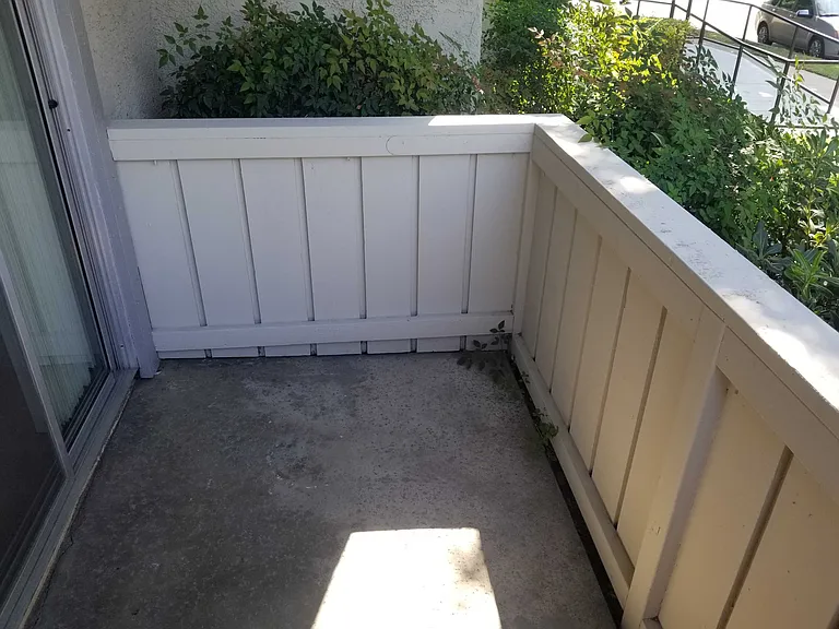 Mammoth Ave — Photo 16