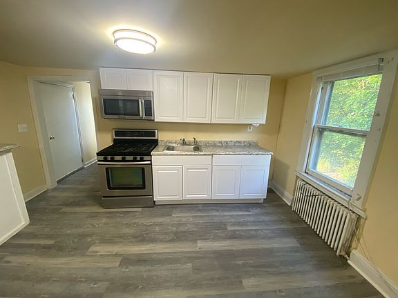 3rd image of 411 Lewis St Floor 2