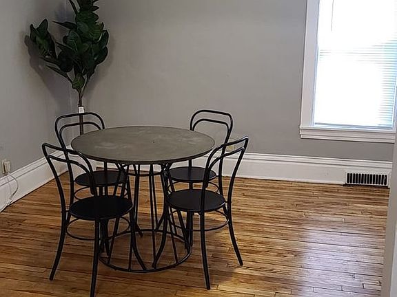 3rd image of 884 Margaret St #2