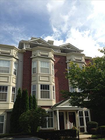 1st image of 7 Harbor Pointe Dr #23