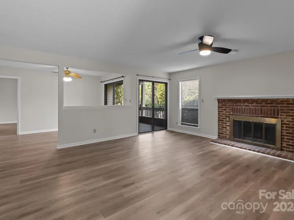 8003 Greenside Ct, Charlotte, NC 28277
