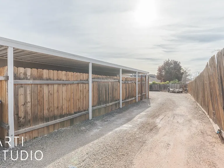 340 E Telegraph St — Photo 18