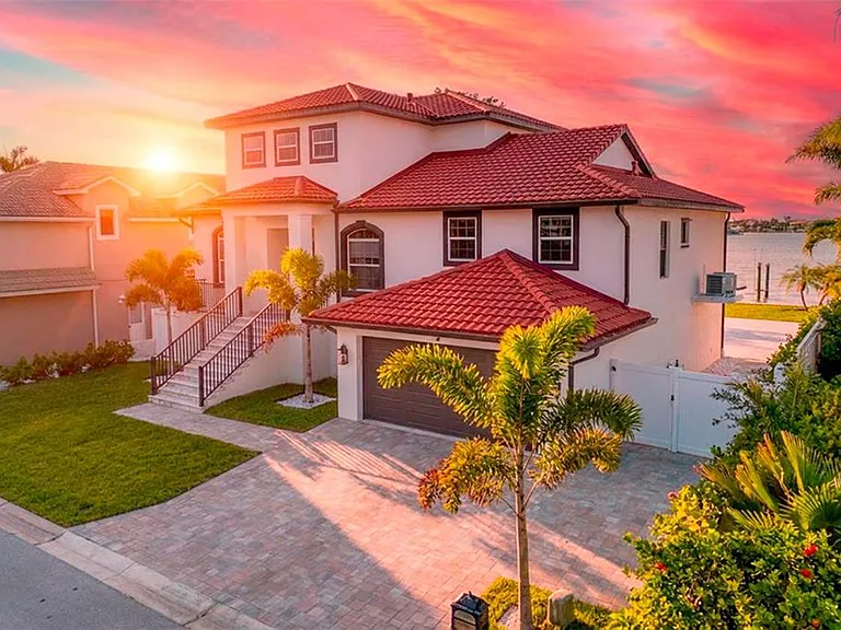 4 Paradise Ln — Photo 1