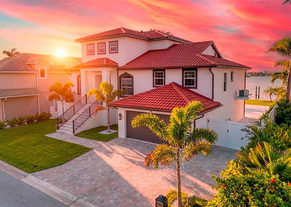 4 Paradise Ln