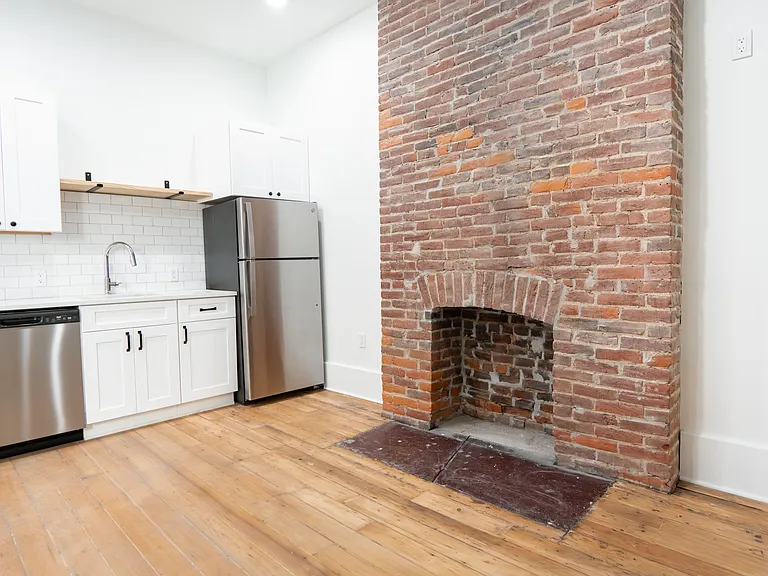 4402 Butler St — Photo 4