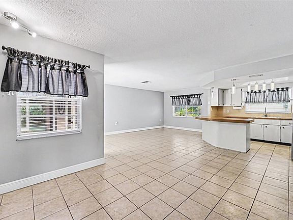 5th image of 8040 Saybrook Dr