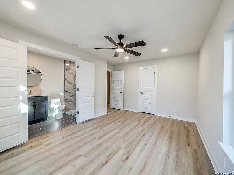 1414 Burleson St — Photo 12