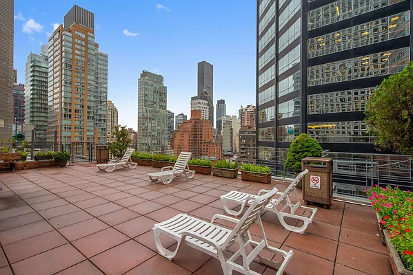 Rented by Level Group | media 22