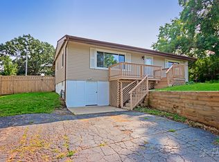 911 W Broadway St, McHenry, IL 60051