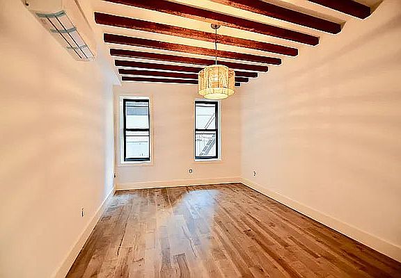 4th image of 152 W 49th St APT 3D
