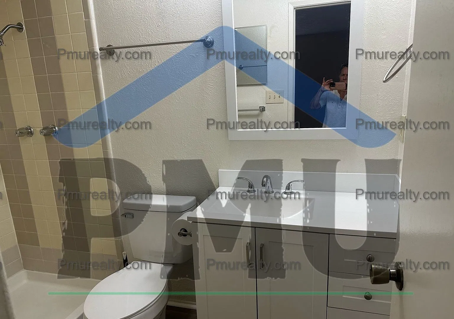 Available Now Lovely 3-Bedroom, 2-Bathroom Home Located In The Heart Of Dallas, Tx — Photo 3