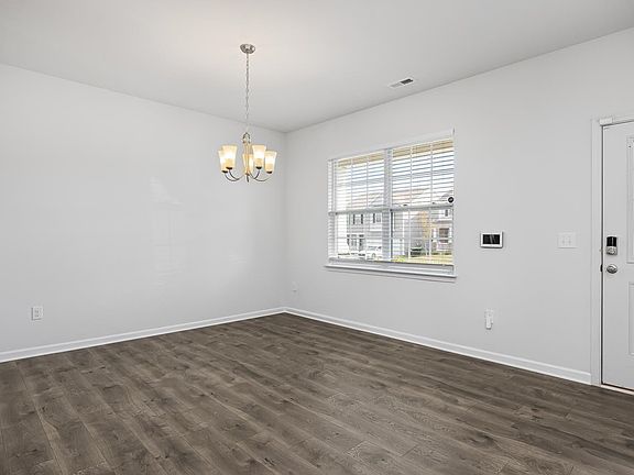 4th image of 724 River Dell Townes Ave