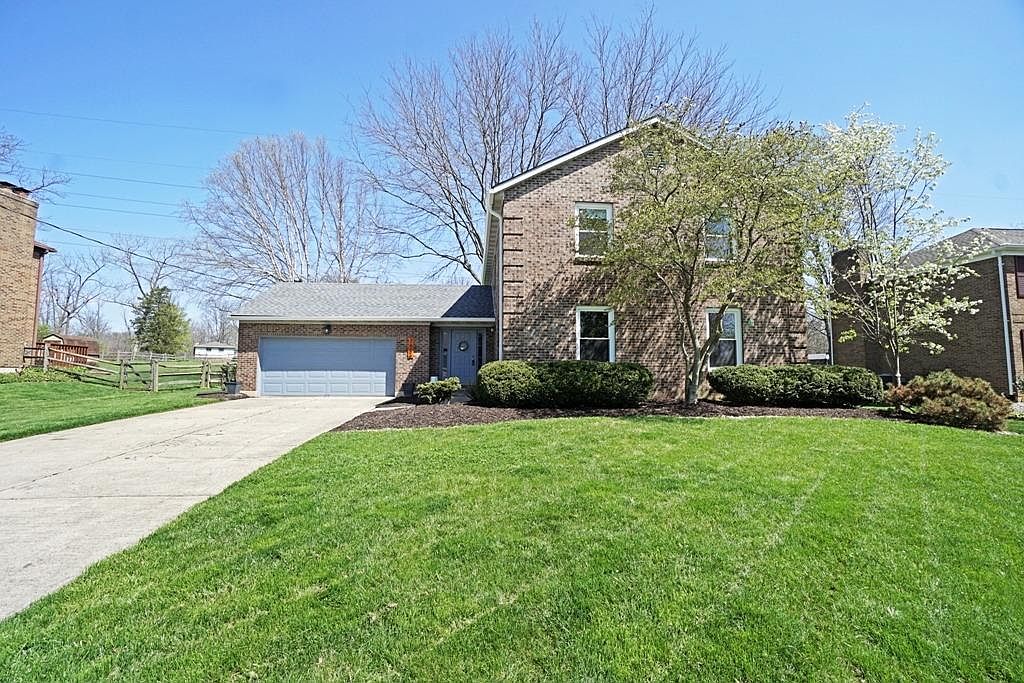 7656 Windy Knoll Dr, West Chester, OH 45241