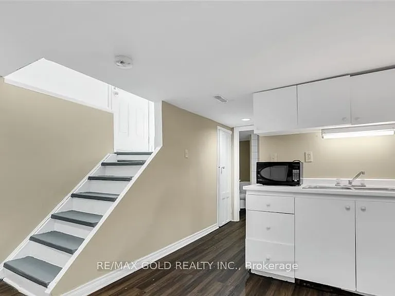 746 King St W #BASEMENT — Photo 2