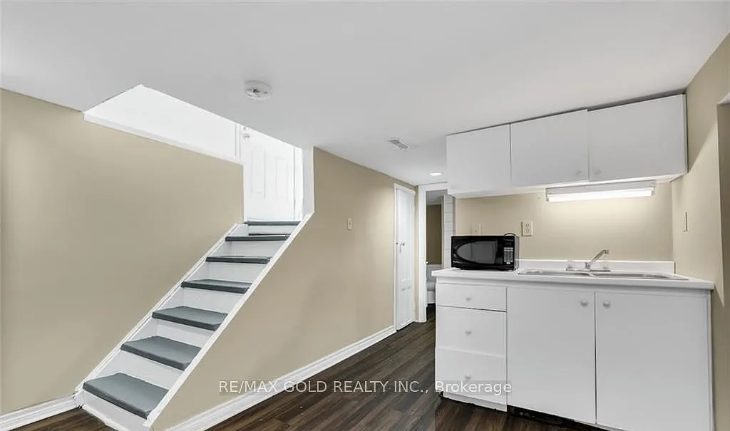 Building Photo - 746 King St W #BASEMENT