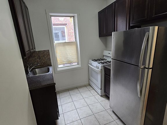 2nd image of 207A Mallory Ave #2F