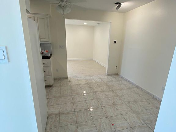 3rd image of 60 Amsterdam Ave Floor 1