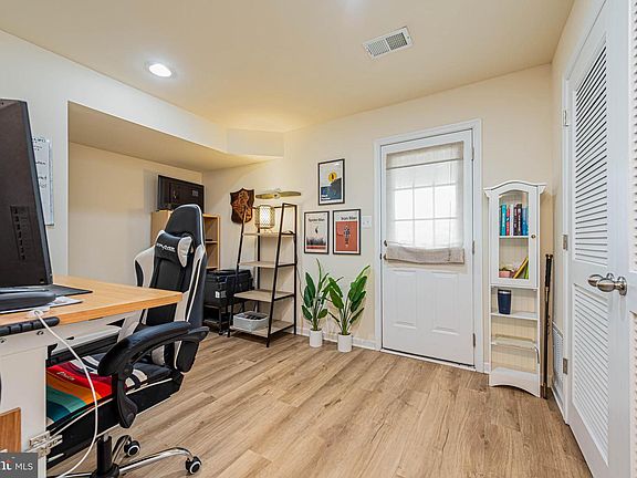 3rd image of 20286 Bridgewater Rd