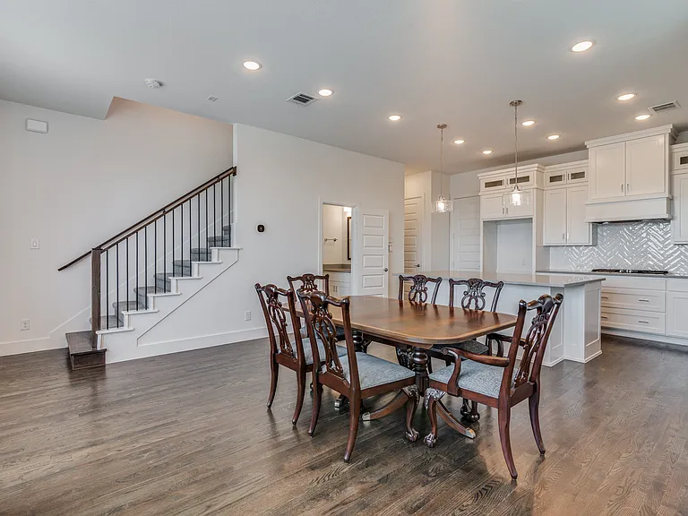 722 Resort Dr — Photo 6
