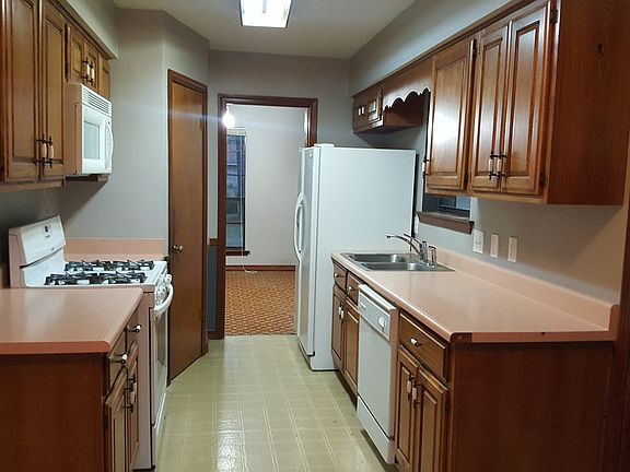 2nd image of 520 Lotus Dr N