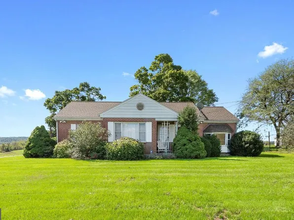 439 Laudermilch Rd, Hershey, PA 17033