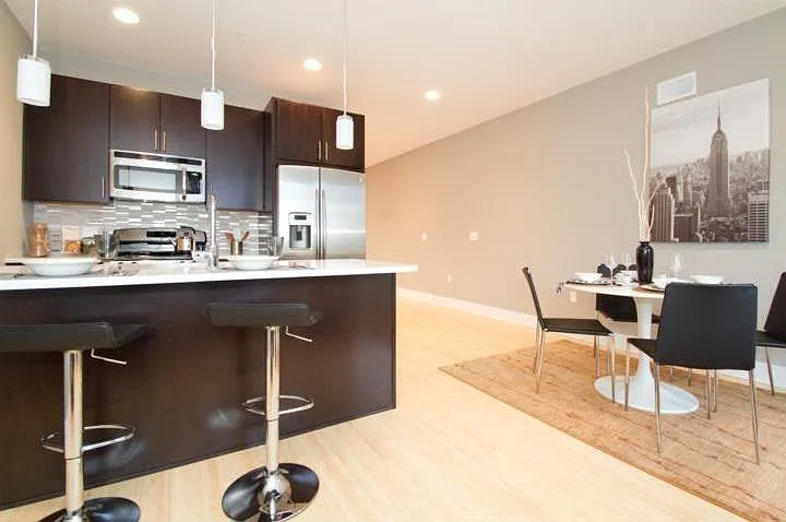 3 bed, 2600 sqft, $3,050 — Photo 3