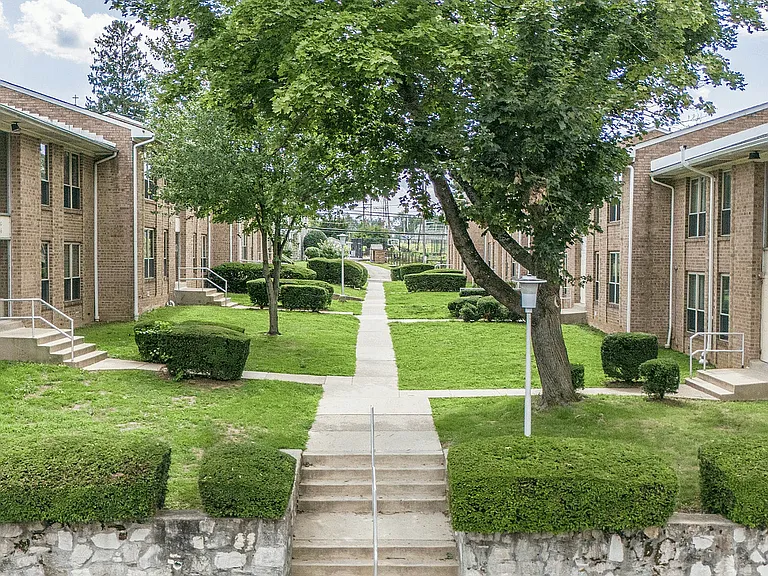 Woodmere Apartments — Photo 18