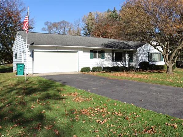 33 Munger St, Bergen, NY 14416